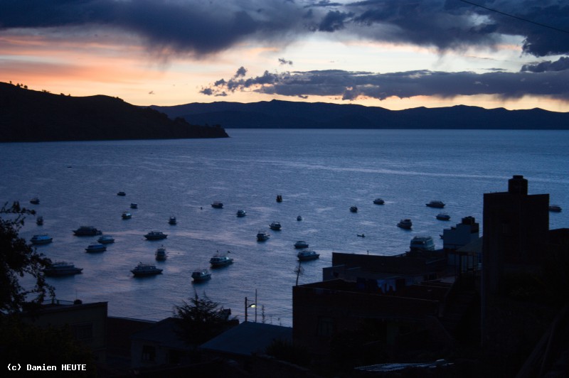 Soleil couchant sur le lac titicaca