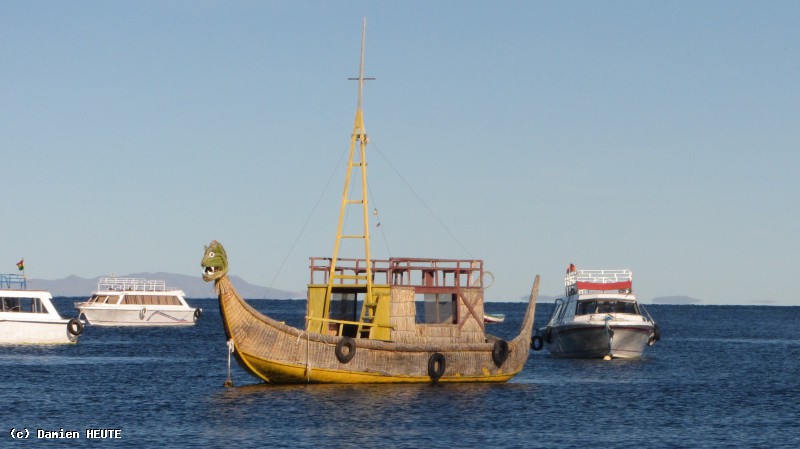 Imitation d'un bateau de paille