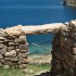 Vue sur le lac titicaca depuis une porte