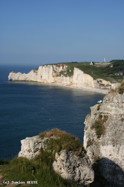 La falaise d'amont vue depuis la falaise d'aval.