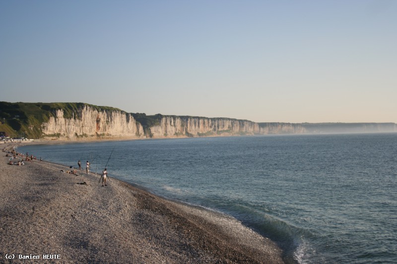 La plage de Fécamp ses pêcheurs et ses falaises