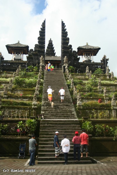 L\escalier et Candi Bentar